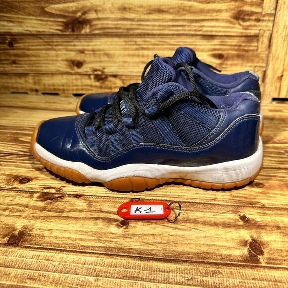 Pre-Owned 'Navy Gum' Nike Air Jordan 11 GS Retro Low 2016528896-405 Size 4Y